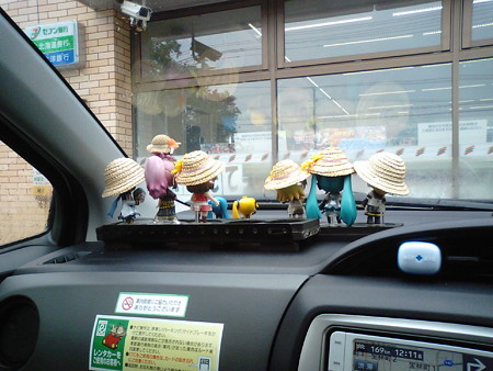 レンタカーにおチビちゃん達セッティング完了! なお車種は思った通...