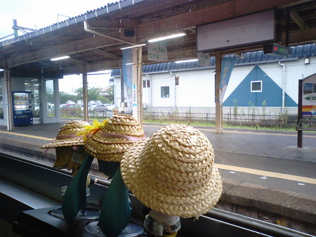 鶴岡駅にて、4分停車。