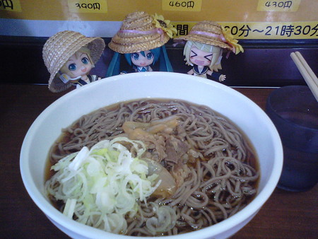 新潟駅1番ホームの立ち食いそば屋で昼食♪