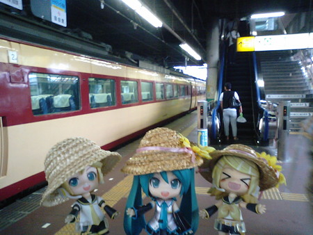 長岡駅に到着です。ここで1時間半以上の時間があります。引き続き待...