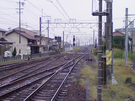 081026-弥富駅南踏切2