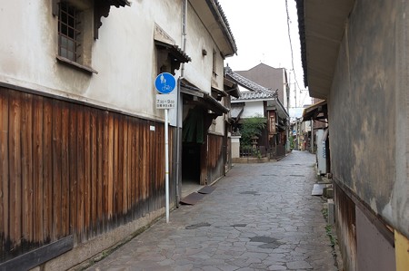 これまた魅力的な路地が