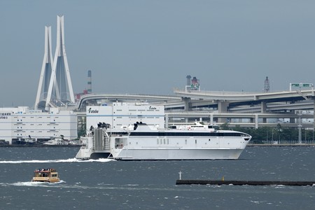 ウエストパック・エクスプレス横浜港出港