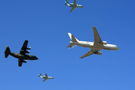 KC-767 C-130H U-125A による異機種編隊飛行 IMG_9127_2