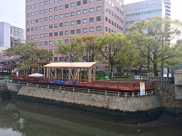 タイ料理レストラン まな～む ぴぃすぅあ 稲荷大橋から 広島市南区稲荷町8 京橋川左岸 河岸緑地 2016年4月8日