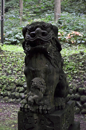 1408玉簾の滝御獄神社の狛犬