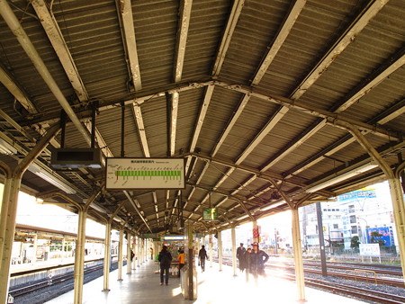 東神奈川駅構内
