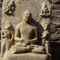 瞑想する仏陀～仏教彫刻 Meditating Buddha behind the Tor-ana