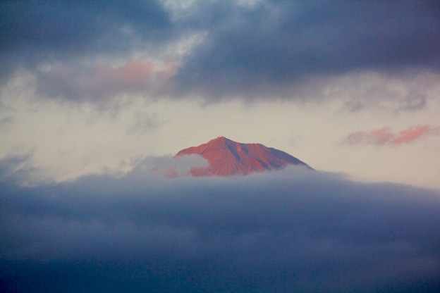 10月2日富士宮市からの夕方富士山 雲の隙間から見えた赤富士がいい感じでしたね 照片共享頁面 攝影藏