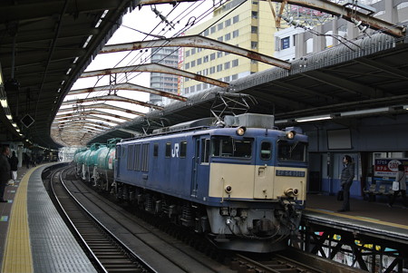 根岸線関内駅にて