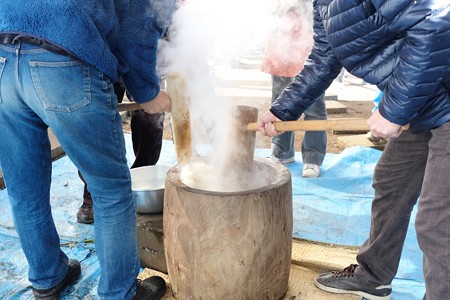 2016.02.07　町内会・餅つき大会　臼と杵