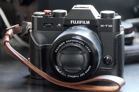 2016.03.10　机　X-T10にハンドストラップ