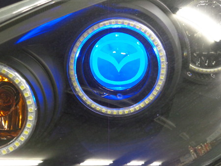 デミオ　埼玉県　プロジェクターＬＥＤ加工　マツダロゴ加工(3)