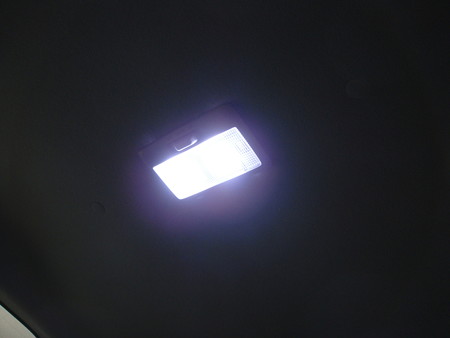 トヨタAQUA　ルームランプ増設　爆光LED