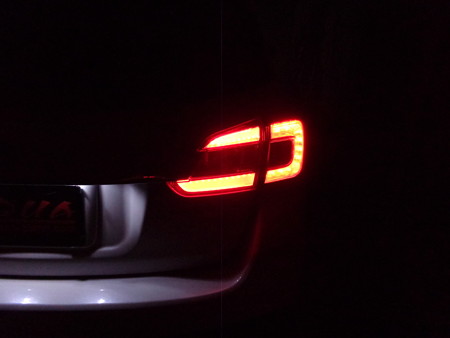 レヴォーグ　テールＬＥＤ　バージョン１　運転席側