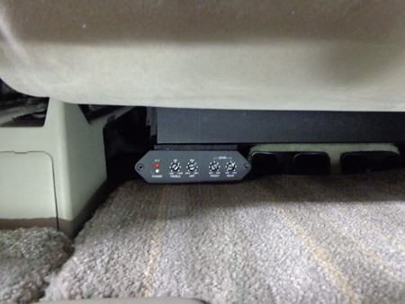 エスティマ　レイヤードサウンド取付　アンプ