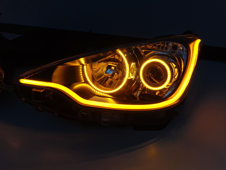 トヨタＡＱＵＡ　香川県　ＮＥＷアウディ風ＬＥＤ・イカリング取付　オレンジ　左