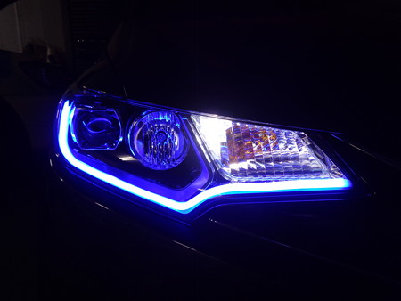 フィット　茨城県　ヘッドライト加工　ＮＥＷアウディ風ＬＥＤ　ブルー右