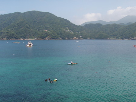 [田子瀬浜]　エメラルド色