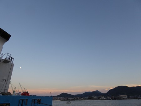 ♪月がー出た出た