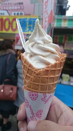 ソフトクリーム　錦帯せんべい