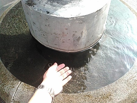 10.駅前の手湯