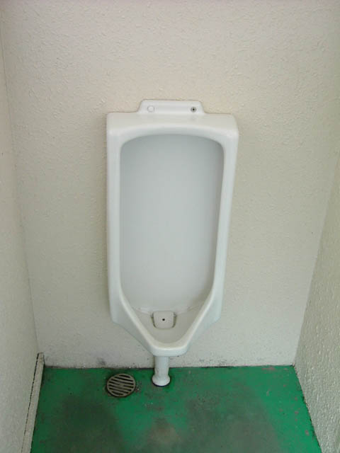 大前駅トイレ　小便器