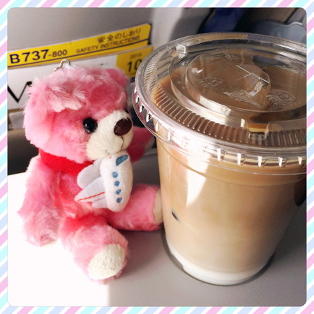 機内販売のアイスカフェオレ