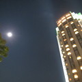 ホテルと月。