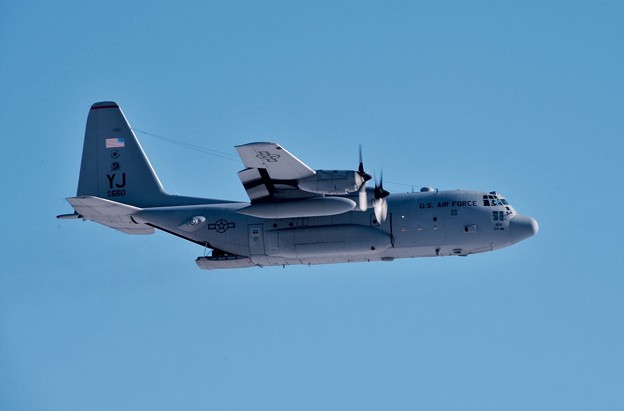 雪フレの横田基地。。C-130H訓練飛行。。20160122