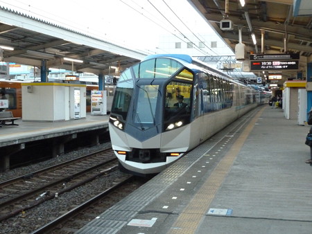近鉄_しまかぜ (1)