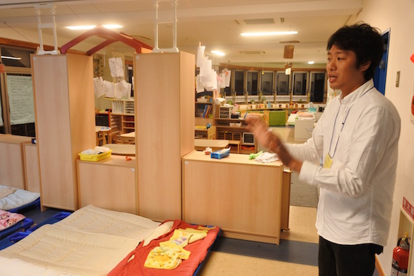 園の職員さんが説明しながら案内してくださります