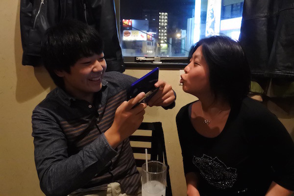 息子にチューを迫って嫌われる母親 息子にチューを迫って嫌われる母親