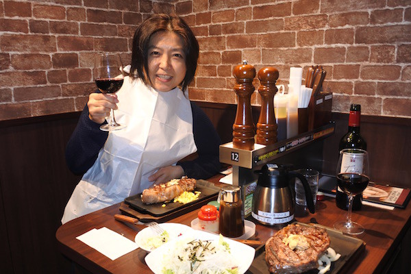 分厚いステーキを家内と二人で楽しむ 分厚いステーキを家内と二人で楽しむ