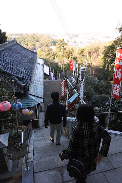 市街地を見下ろす高台にあるお宮へお参りしました 市街地を見下ろす高台にあるお宮へお参りしました
