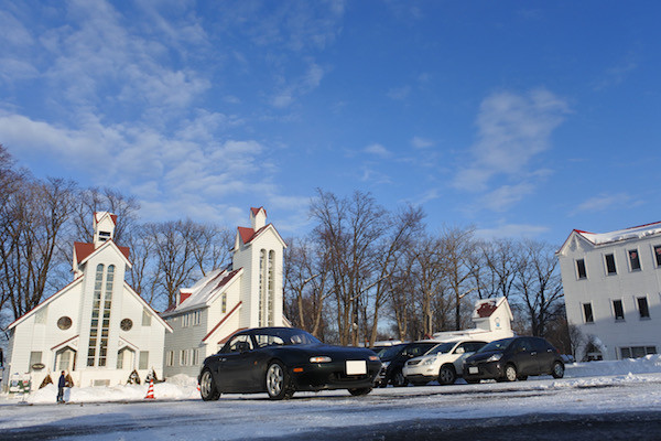 北海道の風景の中に佇むVR-Bの姿 北海道の風景の中に佇むVR-Bの姿