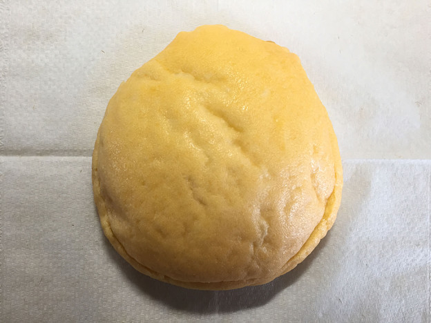 20150814-01『セブンアンドアイ』の「夕張メロンクリームのドームパン」02