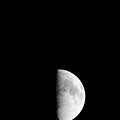 Photos: 月と土星の大接近