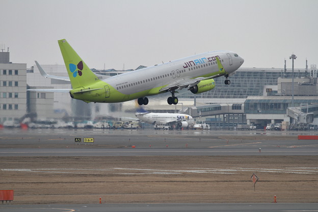 B737 HL8014 JinAir takeoff