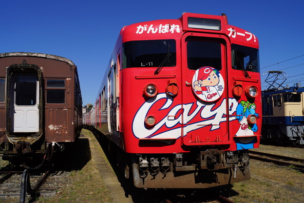 ＪＲ西日本　カープ電車
