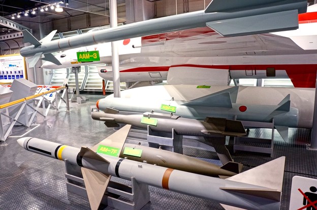 航空自衛隊の戦闘機搭載するミサイル類 展示 エアパーク浜松 11月7日